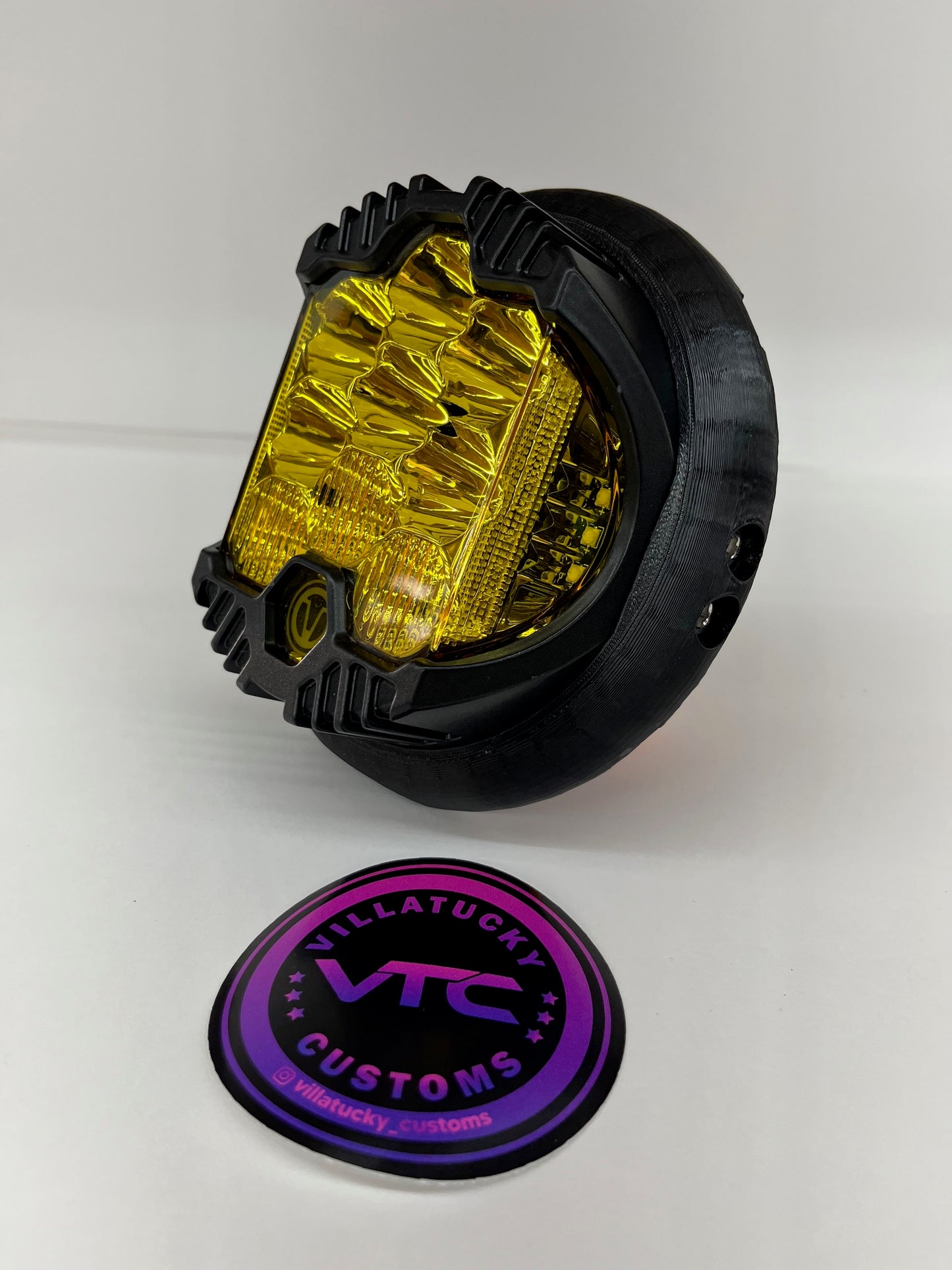 Buck for 5-3/4" headlight buckets